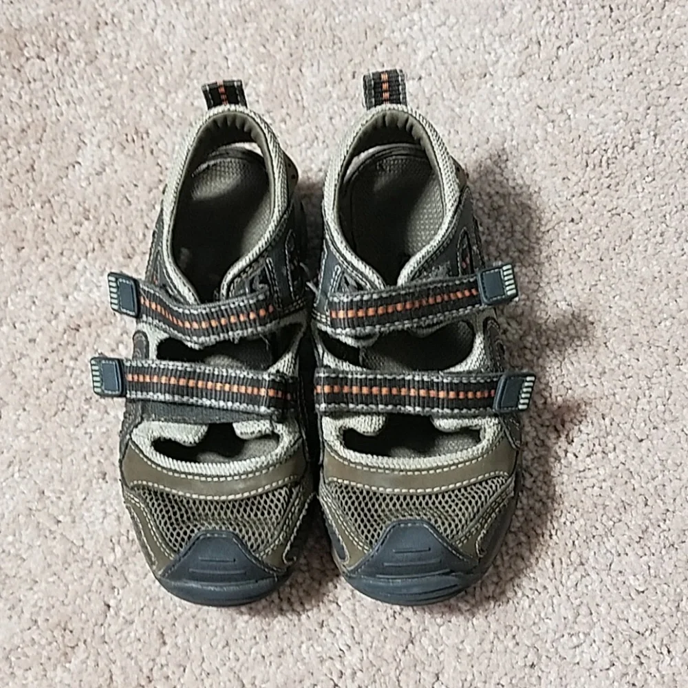 Kids brown water shoes